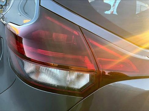 Certified 2021 Nissan Kicks SR image 28