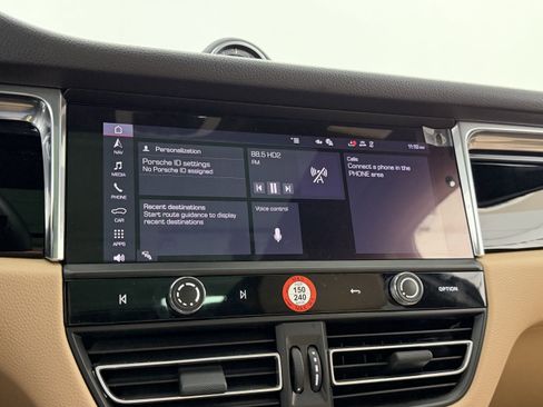 Certified 2025 Porsche Macan image 42