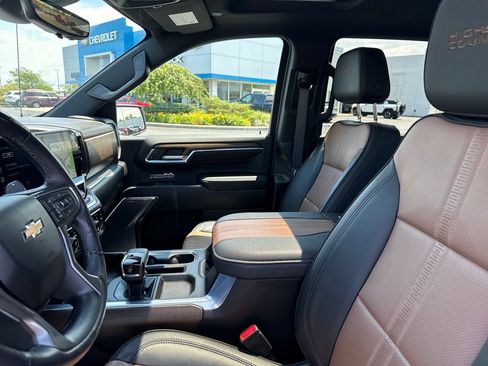 Used 2024 Chevrolet Silverado 1500 High Country AWD/4WD image 6