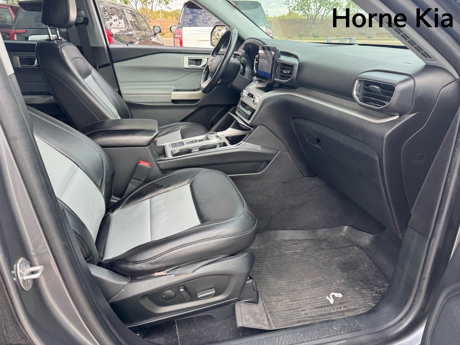 Used 2022 Ford Explorer XLT w/ Equipment Group 202A RWD image 28
