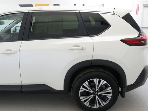 Used 2023 Nissan Rogue SV image 6