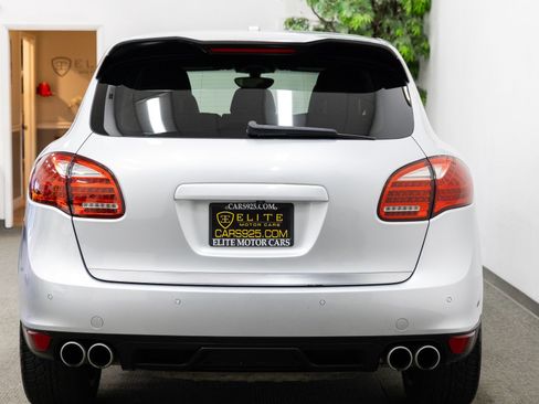 Used 2011 Porsche Cayenne Turbo AWD/4WD image 4