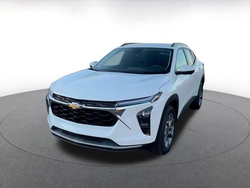 Used 2025 Chevrolet Trax LT image 7