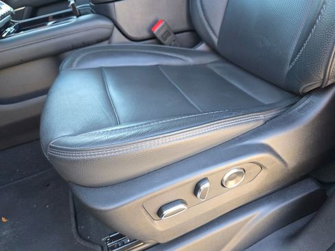 Used 2025 GMC Yukon Denali image 12