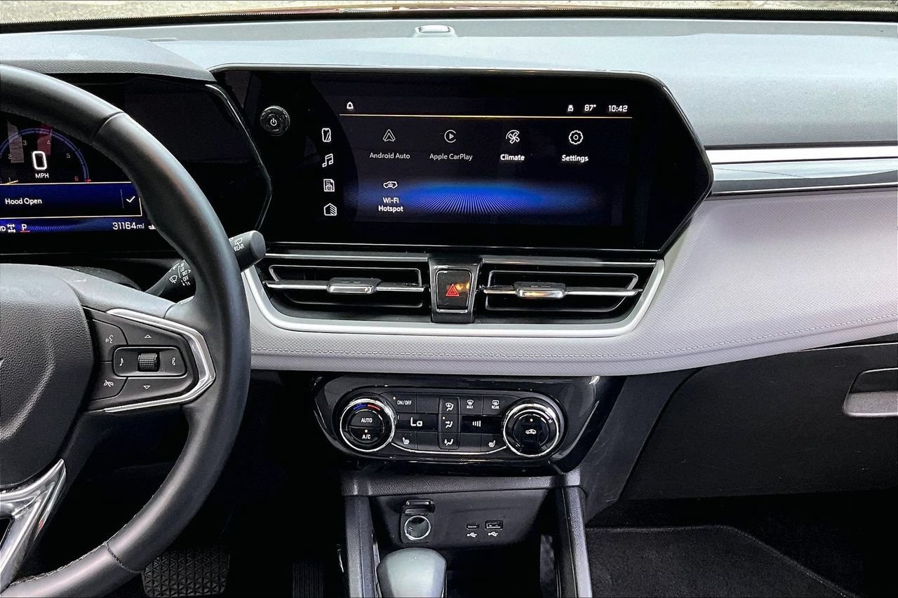 Used 2025 Chevrolet TrailBlazer LT w/ Convenience Package AWD/4WD image 9
