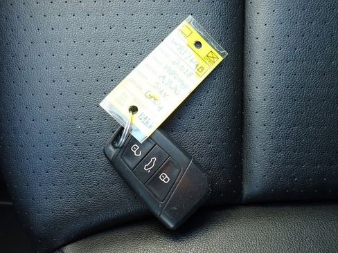 Used 2018 Volkswagen Atlas SE image 30