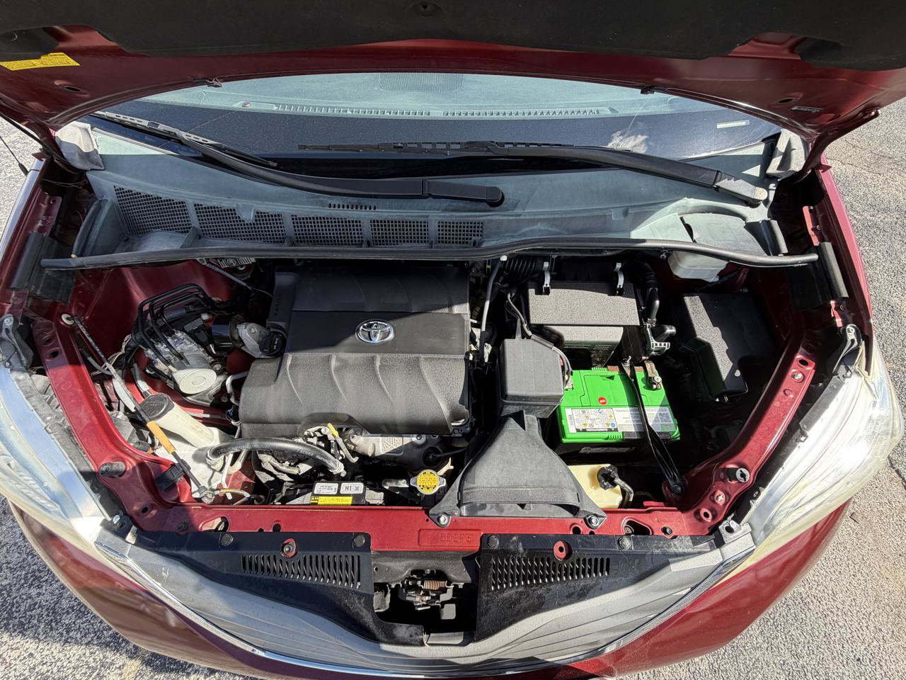 Used 2012 Toyota Sienna XLE FWD image 18