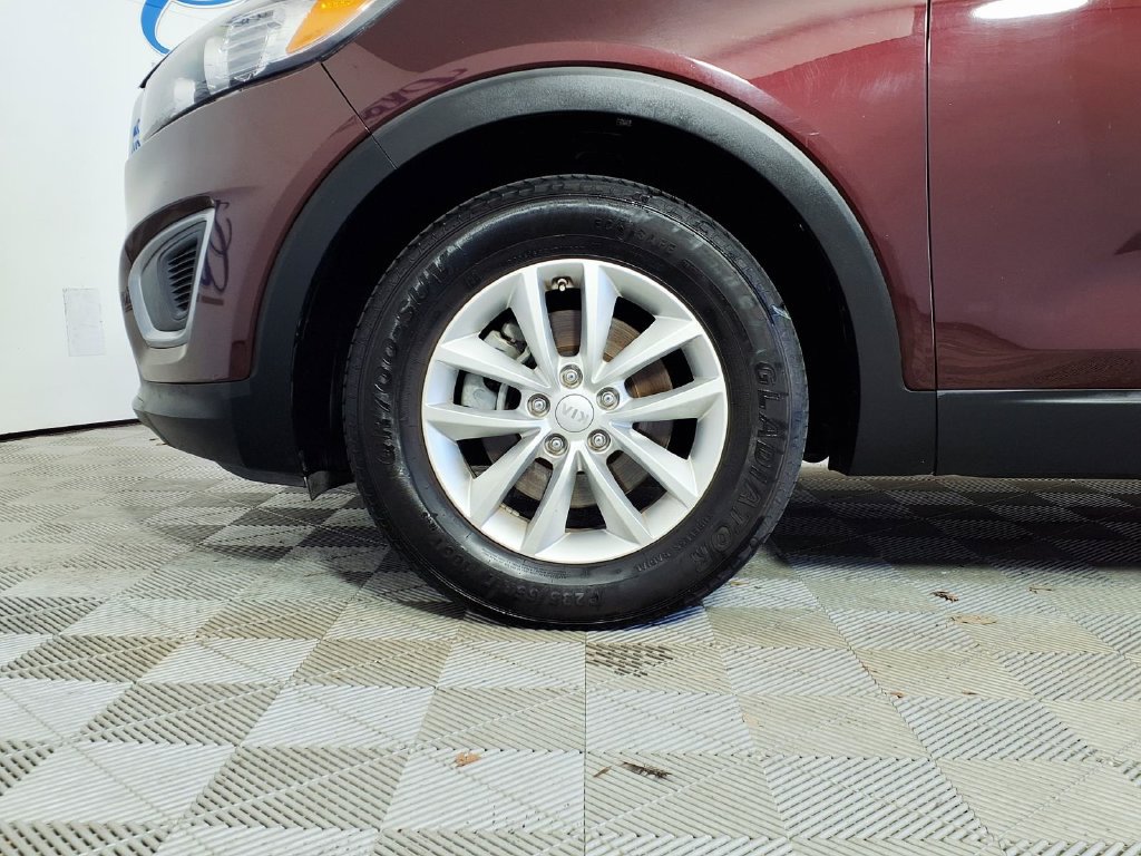 Used 2017 Kia Sorento FWD w/ LX Convenience Package image 7