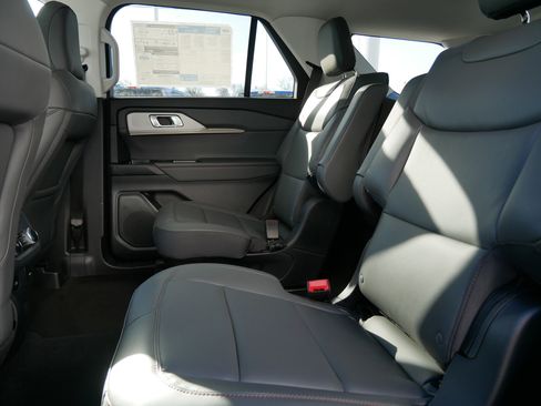 New 2026 Ford Explorer Active w/ Active Comfort Package image 6