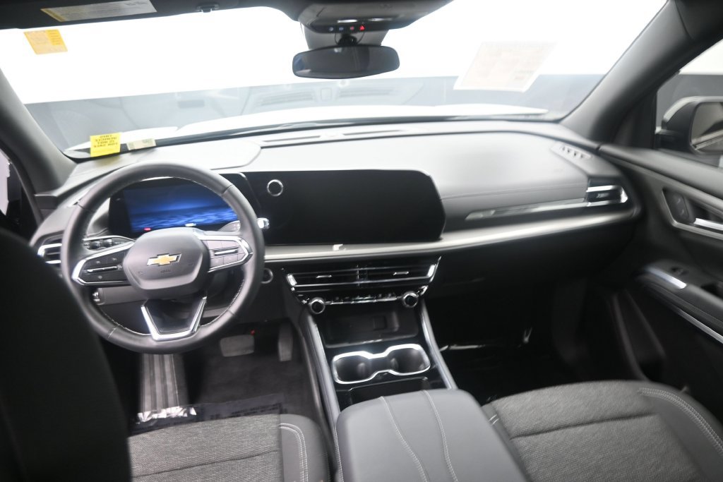 Used 2025 Chevrolet Traverse LT FWD image 15