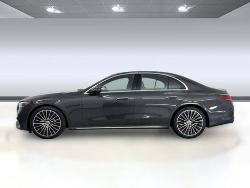 Used 2024 Mercedes-Benz E 350 4MATIC Sedan image 2