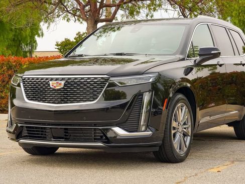 Certified 2025 Cadillac XT6 Premium Luxury w/ Platinum Package image 2