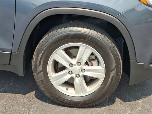 Used 2022 Chevrolet Trax LT w/ LT Convenience Package AWD/4WD image 8