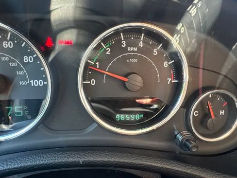Used 2017 Jeep Wrangler Unlimited Sahara w/ Dual Top Group AWD/4WD image 16