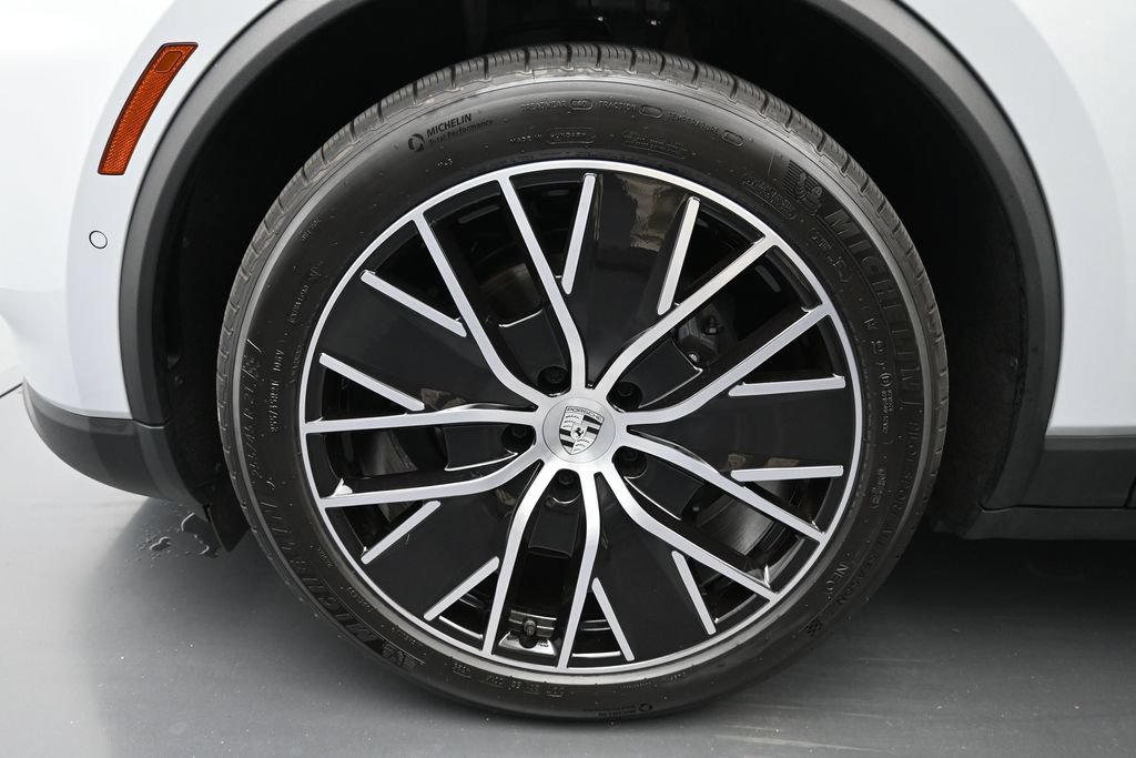 Certified 2026 Porsche Macan Electric RWD image 9