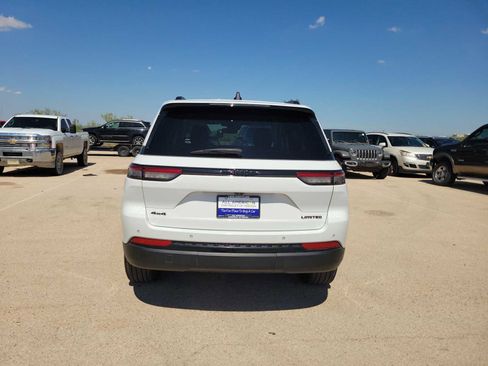 Used 2023 Jeep Grand Cherokee Limited w/ Black Appearance Package AWD/4WD image 7