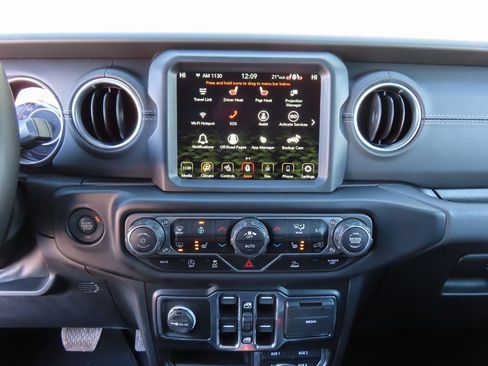 Certified 2022 Jeep Wrangler Unlimited Sahara w/ Cold Weather Group image 17