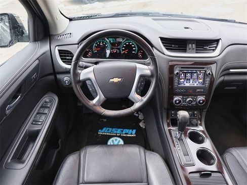 Used 2017 Chevrolet Traverse LT image 21