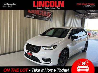 New 2026 Chrysler Pacifica Select