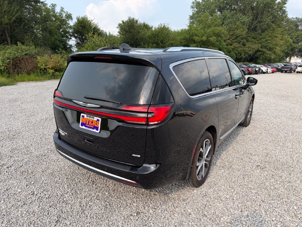 Used 2024 Chrysler Pacifica Pinnacle AWD/4WD image 36