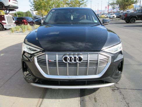 Used 2022 Audi e-tron Premium Plus AWD/4WD image 16