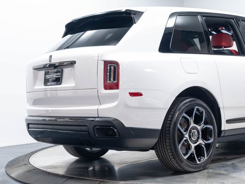 Used 2021 Rolls-Royce Cullinan Black Badge AWD/4WD image 18