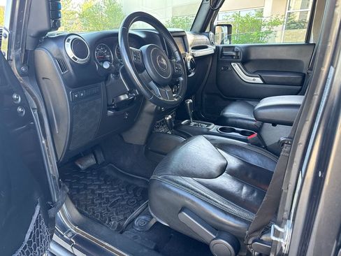 Used 2017 Jeep Wrangler Unlimited Rubicon w/ Connectivity Group AWD/4WD image 23