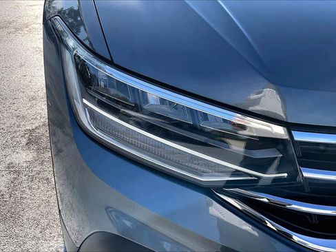 Used 2023 Volkswagen Tiguan SE w/ Panoramic Sunroof Package image 28