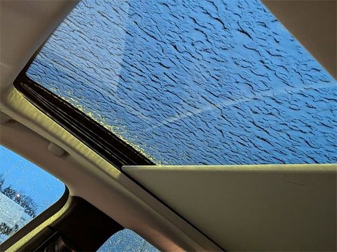 Certified 2020 Jeep Cherokee Latitude Lux w/ Comfort/Convenience Group image 16