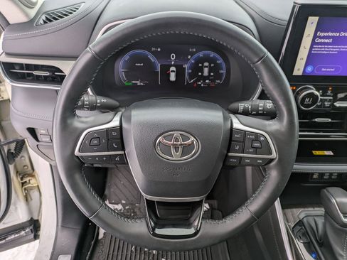 Used 2023 Toyota Highlander Limited image 9