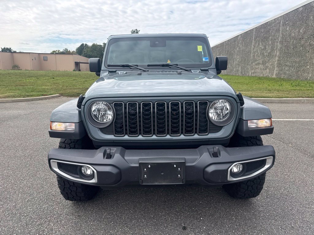 Used 2025 Jeep Gladiator Sport AWD/4WD image 2