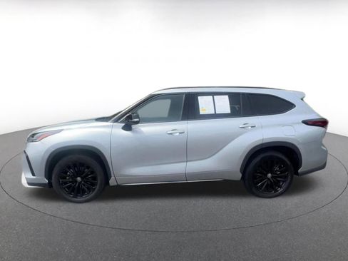 Used 2025 Toyota Highlander XSE image 9