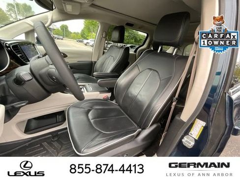 Used 2022 Chrysler Pacifica Limited FWD image 12