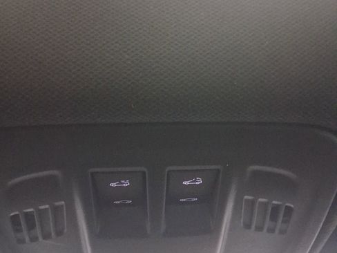 Used 2017 Chevrolet Cruze Premier image 27