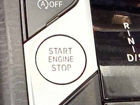 Used 2025 BMW 330i Sedan w/ M Sport Package image 21