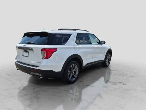 Used 2024 Ford Explorer XLT w/ Equipment Group 202A AWD/4WD image 8