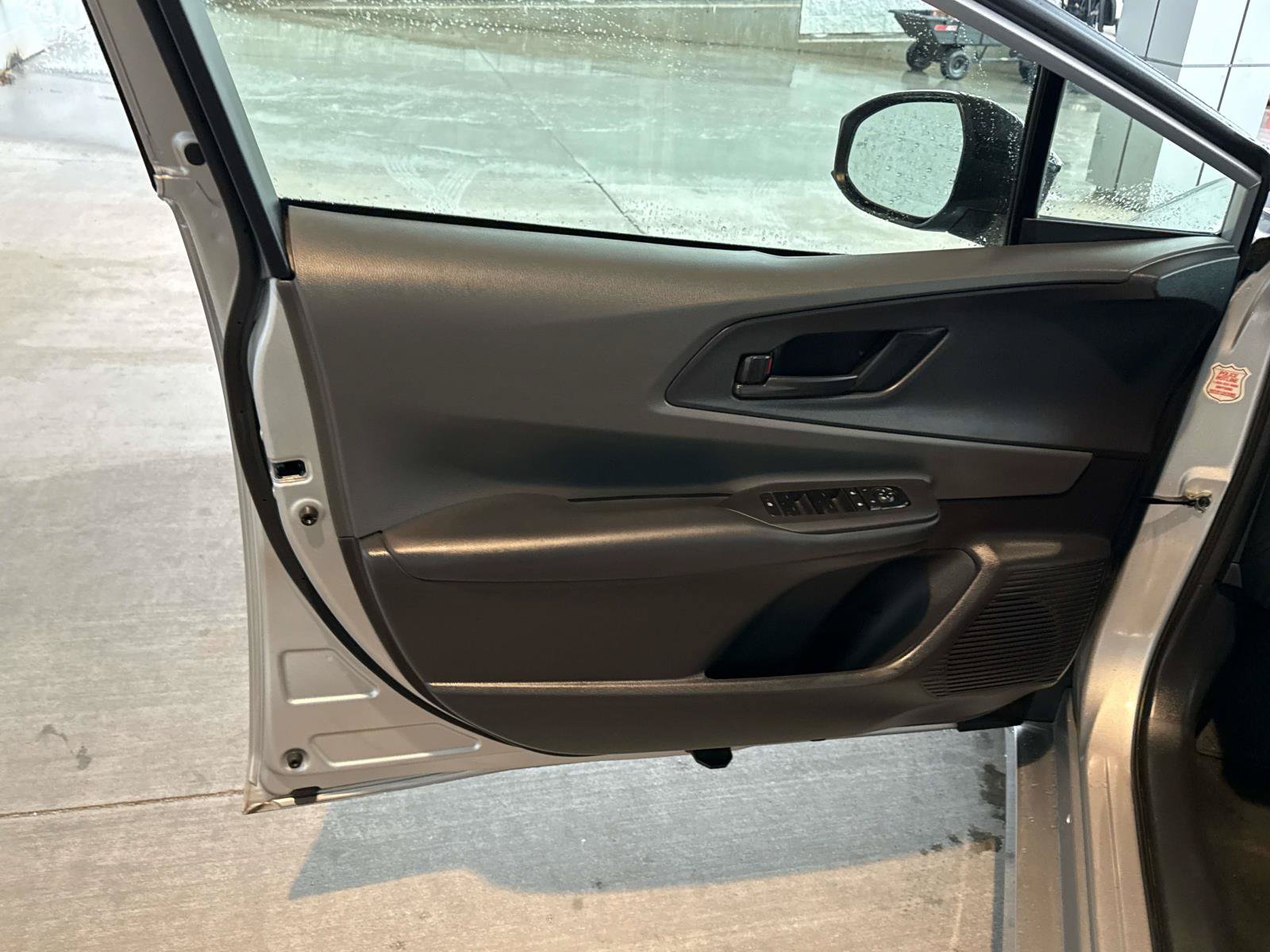 Used 2025 Toyota Prius LE FWD image 12