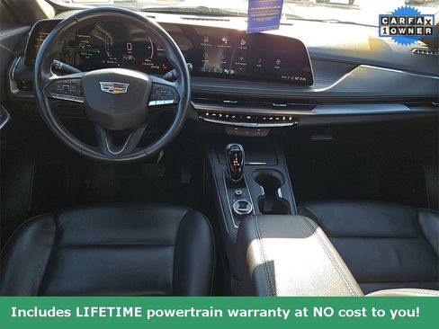 Used 2024 Cadillac XT4 Premium Luxury image 12