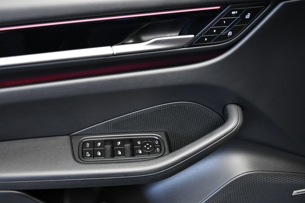 Certified 2025 Porsche Macan 4S Electric AWD/4WD image 42