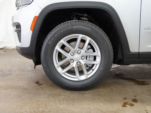 New 2026 Jeep Grand Cherokee Laredo X AWD/4WD image 15