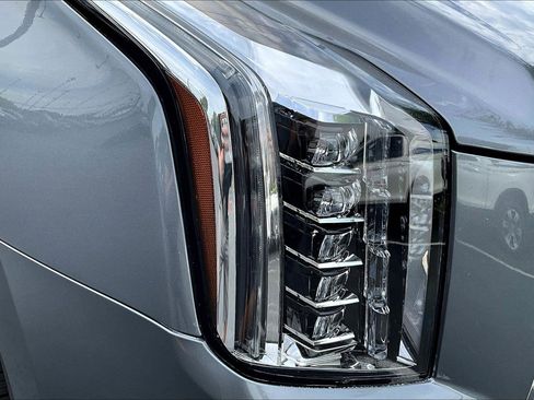 Used 2020 Cadillac Escalade Luxury w/ Escalade Sport Edition RWD image 33