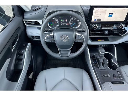 New 2026 Toyota Highlander XLE image 15