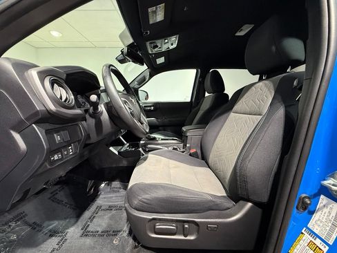 Used 2021 Toyota Tacoma TRD Off-Road AWD/4WD image 12