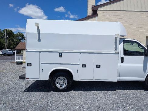 Used 2023 Chevrolet Express 3500 w/ Power Convenience Package RWD image 13