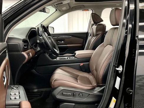 Used 2025 Honda Pilot Elite image 25