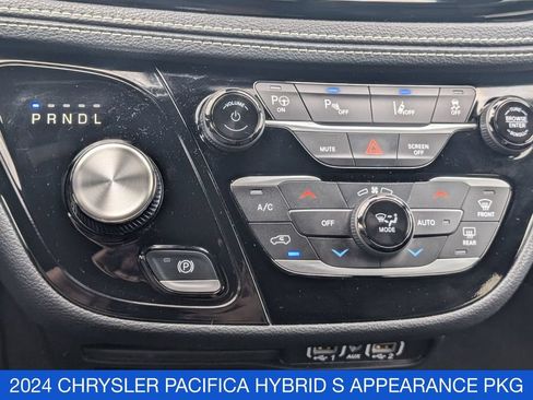 Used 2024 Chrysler Pacifica Limited FWD image 26