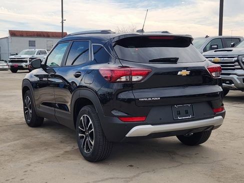 New 2025 Chevrolet TrailBlazer LT w/ Convenience Package image 3