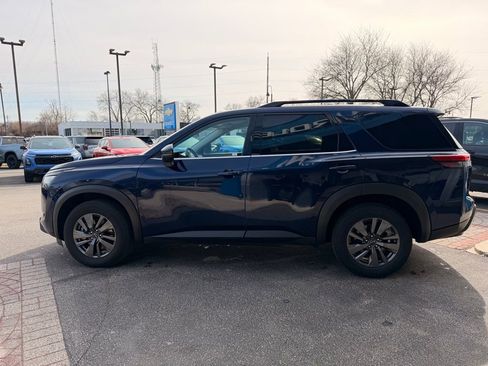 Used 2024 Nissan Pathfinder SV image 4