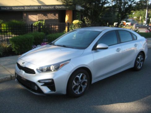 Used 2019 Kia Forte LXS FWD image 3