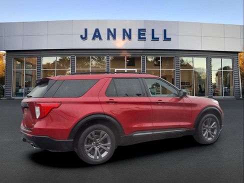 Used 2023 Ford Explorer XLT w/ Equipment Group 202A image 4